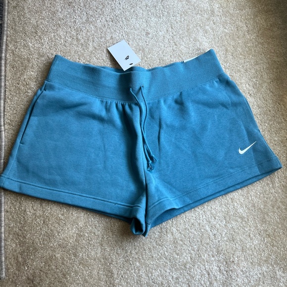 NWT Nike Women's Loose Fit High Rise Shorts XL - Picture 1 of 3